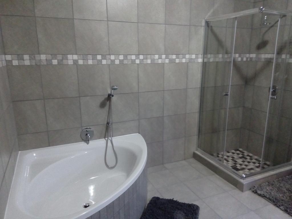 Xain Quaz Camp Hotel Gobabis Екстериор снимка